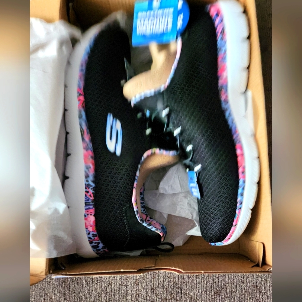 Skechers Memory Foam sneakers 8.5